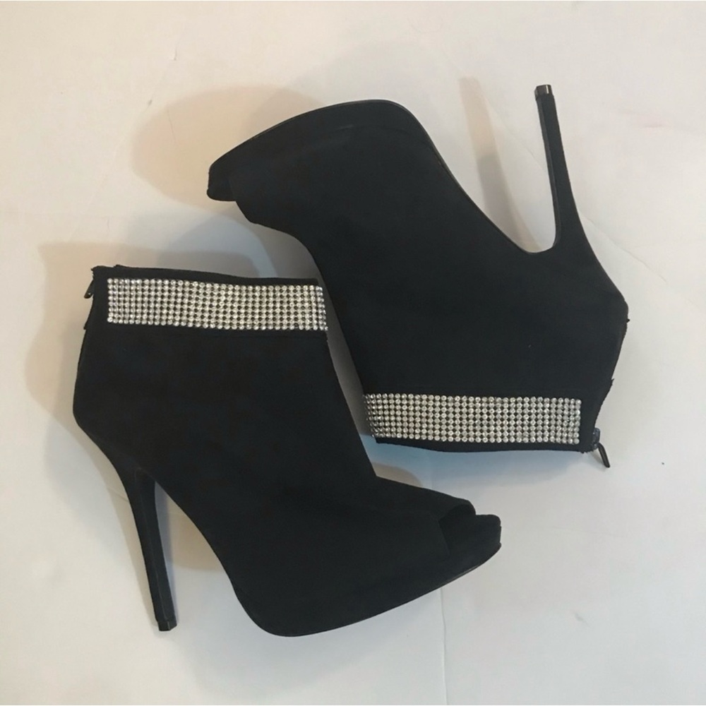 Elegant Black Peep-Toe Heels with Rhinestone Detail